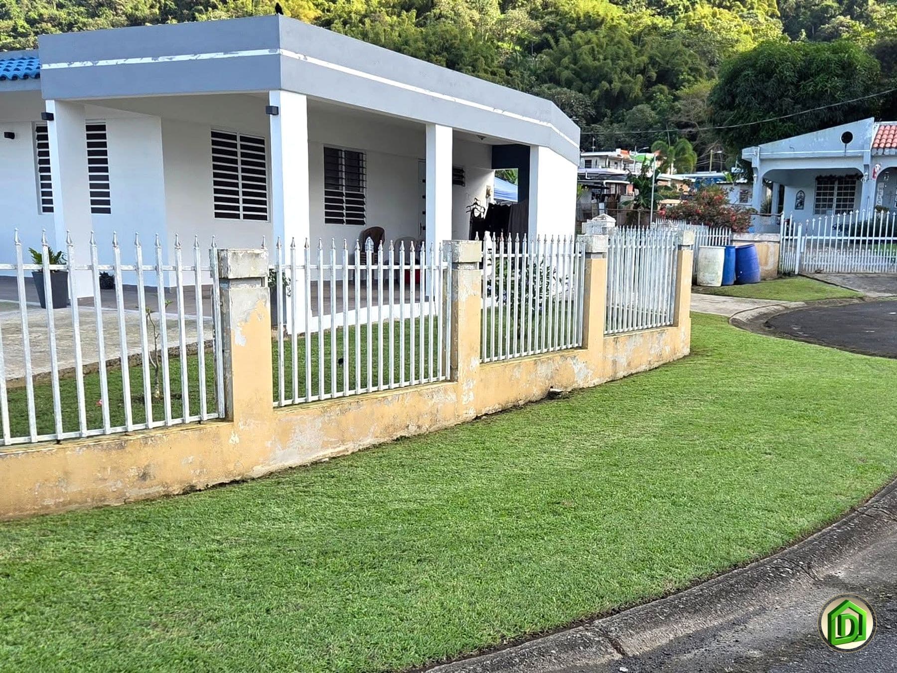 Frente residencial recortado